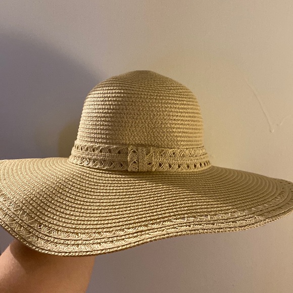 Sun hat - Picture 1 of 1